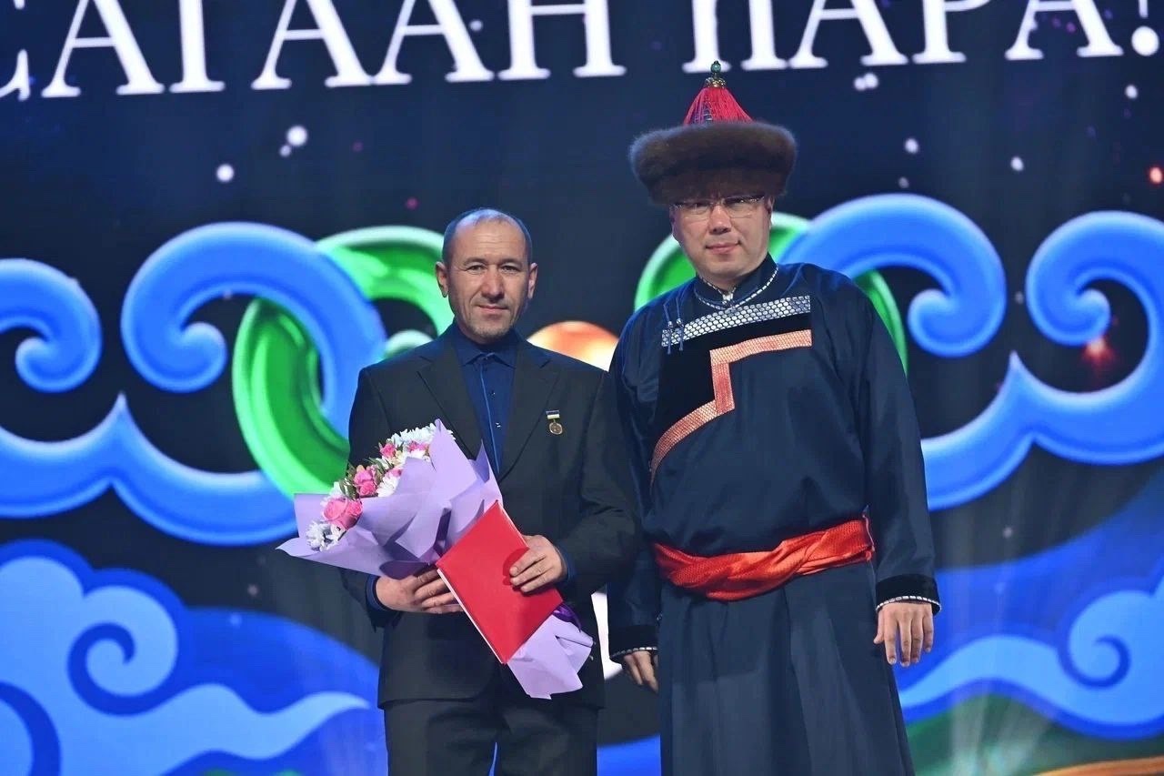В Улан-Удэ награждены лауреаты Государственных премий республики среди них народные коллективы республики.